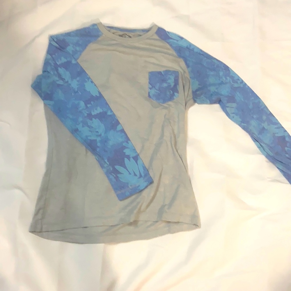 Long sleeve T size large with front pocket
